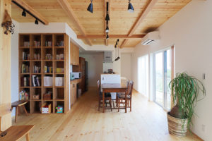 富山県魚津市,木の家の写真